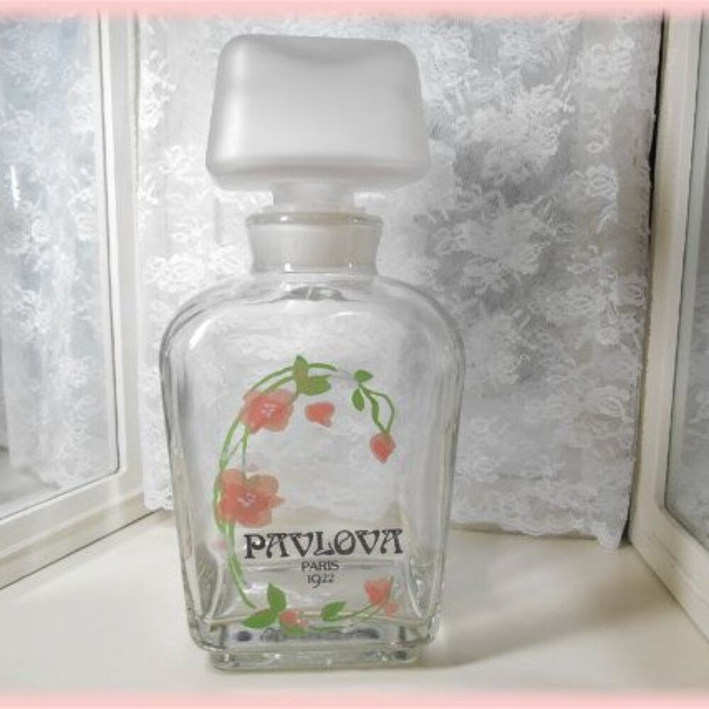 Pavlova 1922 Factice Bottle